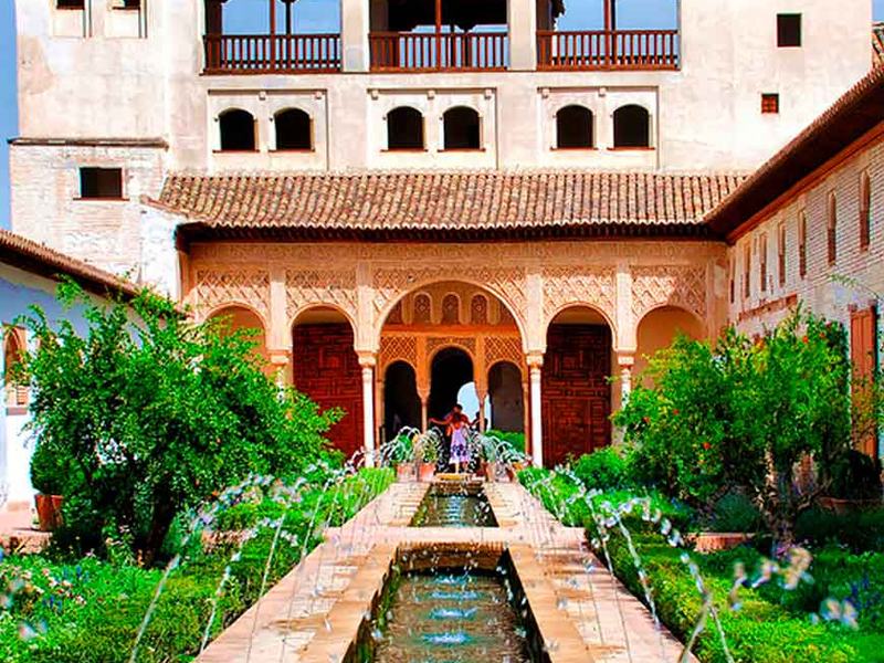 Jardins du Generalife et cour de l'Acequia