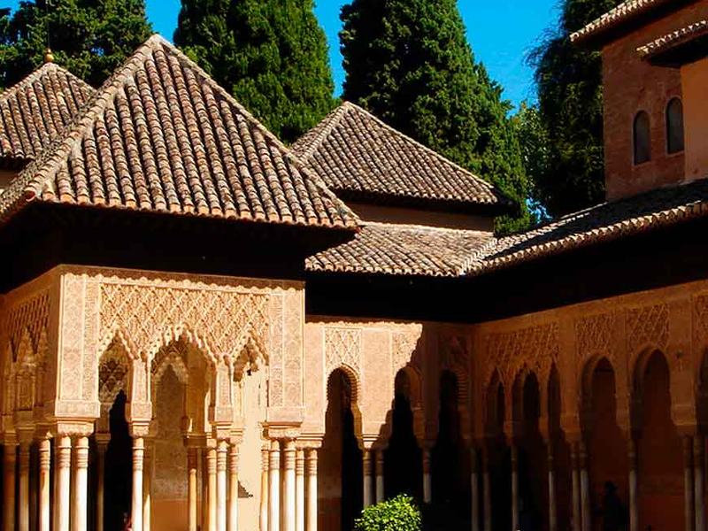 La cour des Lions dans les palais nasrides