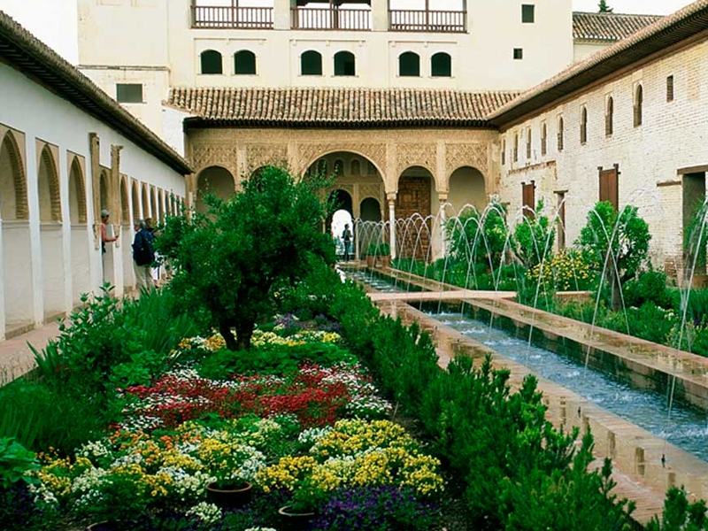 Jardins du Generalife et cour de l'Acequia